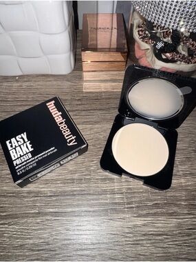 HUDA BEAUTY PRESSED POWDER 👙